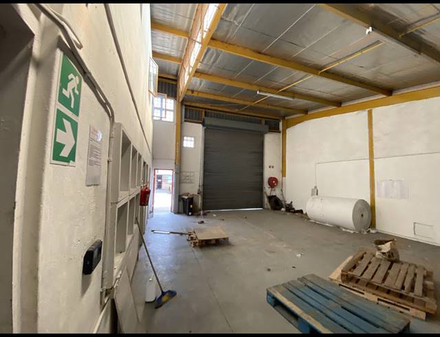 250M² WAREHOUSE TO LET IN SPRINGFIELD